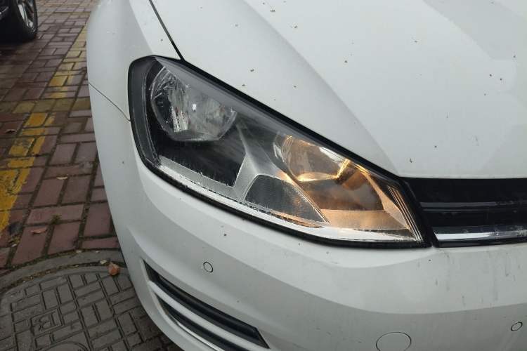 Used Volkswagen Golf 2017 230TSI Automatic Comfort Edition – Celebrating Milestone of One Million Units Right Front Headlight