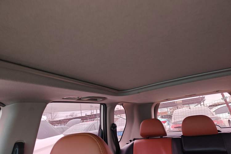 Used Dongfeng Fengdu MX6 2016 2.0L CVT Two-Wheel Drive Dream Edition