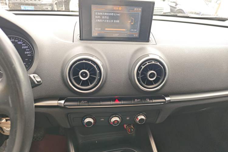 Used Audi A3 2014 Limousine 35 TFSI Automatic Advanced Model Audio And AC Panel