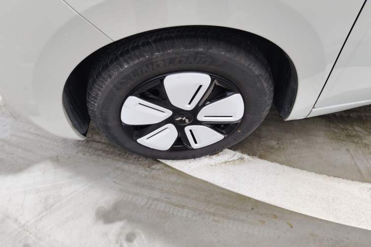 Used Wuling Hongguang MINIEV 2025 Four-Door Version Zhenxiang+ Edition Left Front Wheel Hub