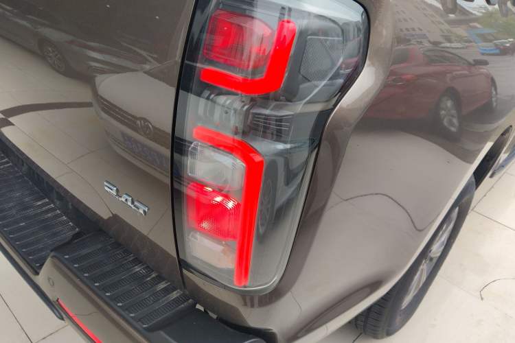 Used Great Wall Poer 2024 2.4T Commercial Version Automatic Diesel Two-Wheel Drive Elite Edition Right Rear Taillight