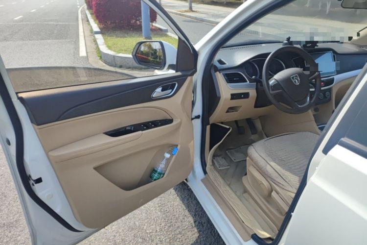 Used Baojun 730 2016 Revised 1.5L Manual Standard Version 7 Seats China V Emission Standard