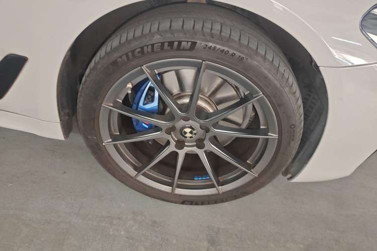 Used BMW 5 Series 2018 Restyled 530Li Leading Edition M Sport Package
