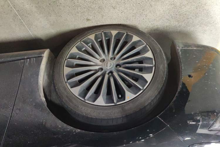 Used Nissan N7 2025 625 Max Left Front Wheel Hub