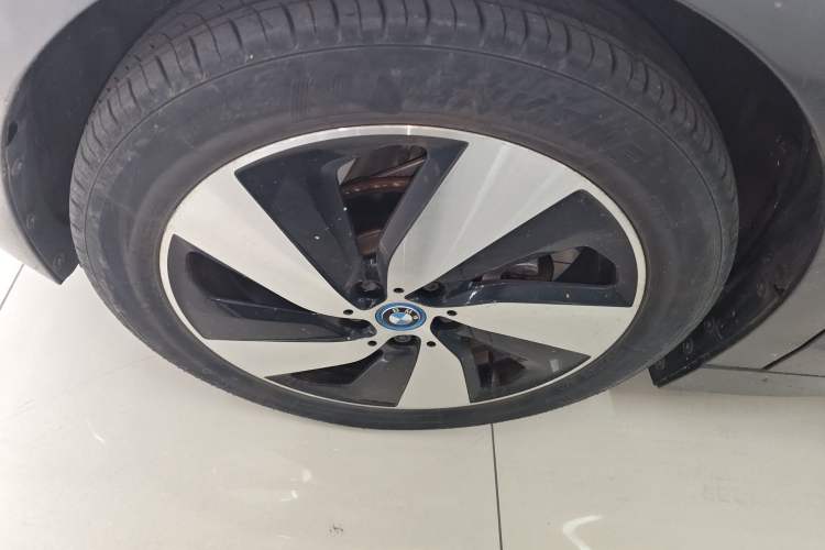 Used BMW i3 2018 Luxury Model Left Front Wheel Hub