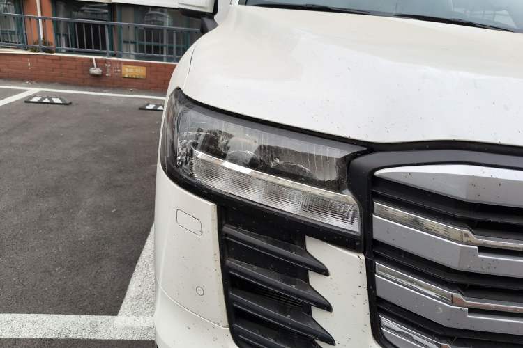 Used Toyota Land Cruiser 2022 3500 3.5T GXR with 20 Wheels Velvet Interior Ambient Lighting and Creep Mode—Middle East Edition Right Front Headlight