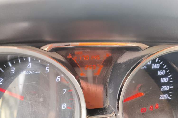 Used Nissan Livina 2013 1.6XE Manual Comfort Edition
