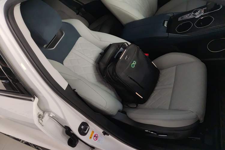 Used CHANGAN UNI-K iDD 2022 Blue Whale iDD 130km 1.5T Prestige Model
