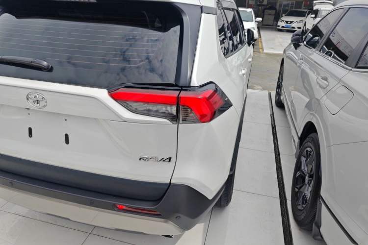 Used Toyota RAV4 2023 2.0L CVT Two-Wheel Drive Fashion Edition Exterior 3