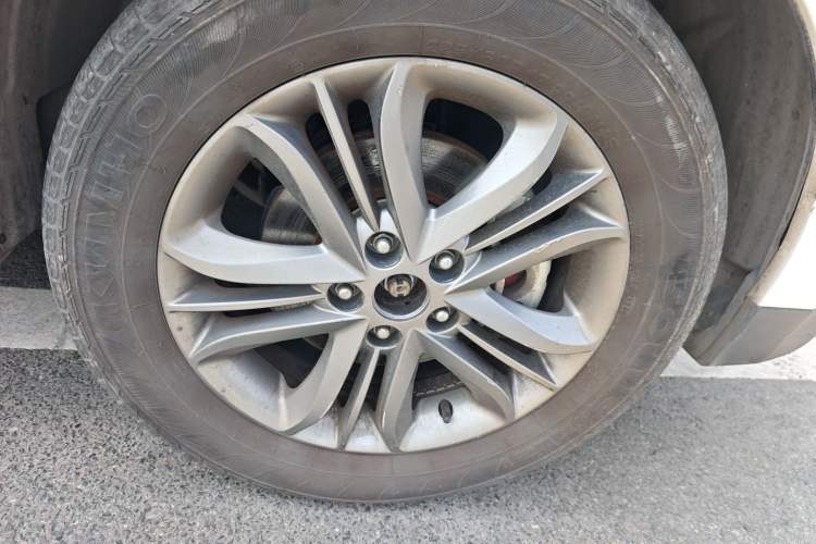 Used Hyundai ix35 2015 2.0L Automatic 2WD Smart Version China V Standard Right Front Wheel Hub