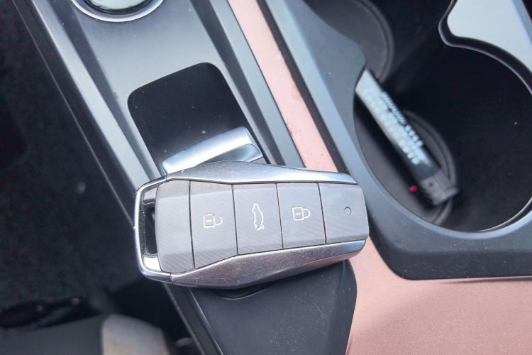 Used SOL E10X 2021 302 km Range Luxury Version 31.4 kWh Vehicle Key