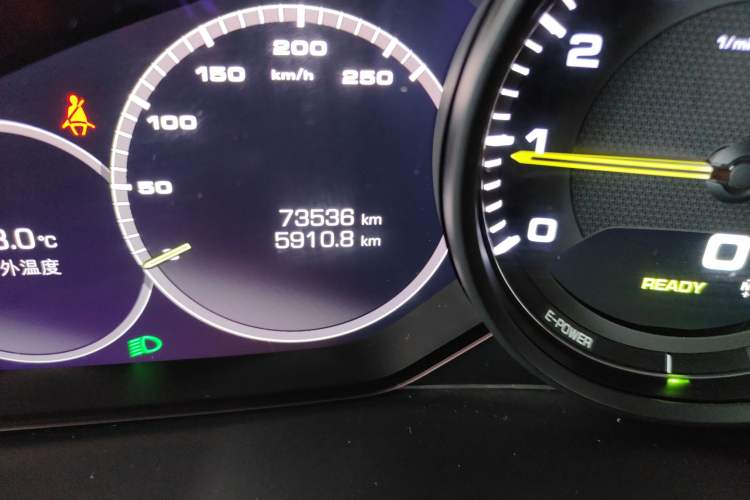 Used Porsche Cayenne E-Hybrid 2021 Cayenne E-Hybrid 2.0T Odometer Close Up