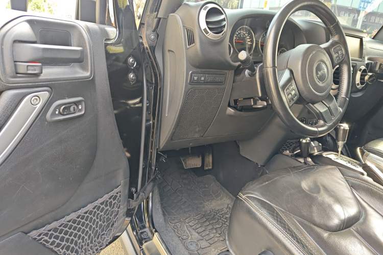 Used Jeep Wrangler 2015 3.6L Rubicon Four-Door Edition
