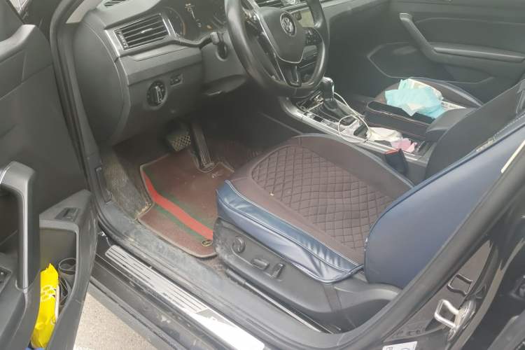 Used Volkswagen Passat 2017 330TSI DSG Luxury Edition Driver Seat