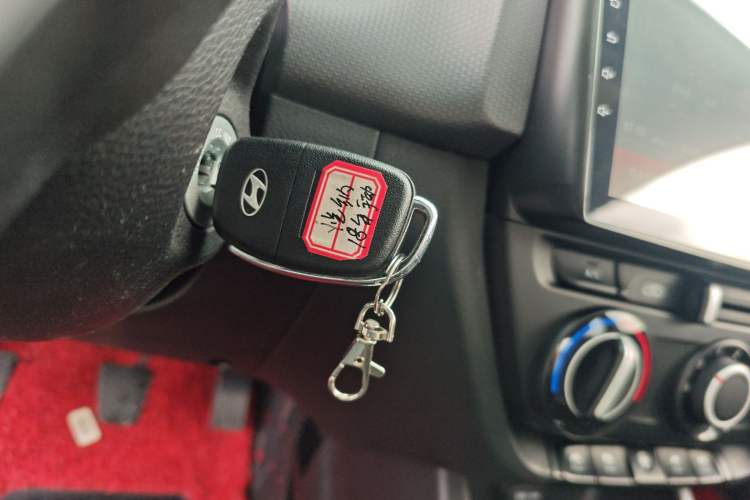 Used Hyundai Verna (older generation) 2017 1.4L Manual Refreshed Version China V Standard Interior 1