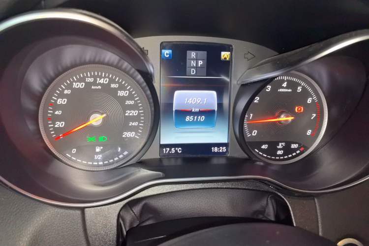 Used Mercedes-Benz C-Class 2018 C 180 L Fashion Edition Sport Version Odometer Close Up