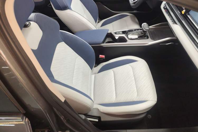 Used Geely Auto Emgrand 2022 4th Generation 1.5L CVT Flagship Model Right Front Seat