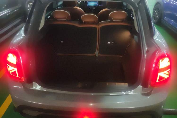 Used MINI MINI 2022 Updated 1.5T COOPER Artist Five-Door Edition
