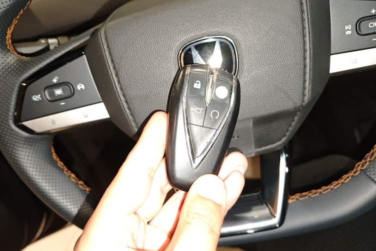 Used CHANGAN UNI-V iDD 2024 Blue Whale Smart Electric iDD 136km ZhiKu Model
