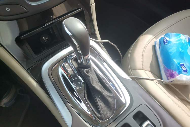 Used Buick Regal 2014 2.0L Elite Fashion Edition Gear Lever