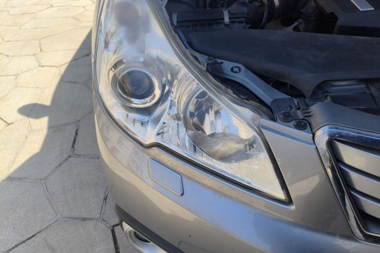 Used Subaru Outback 2011 2.5i Luxury Edition Right Front Headlight