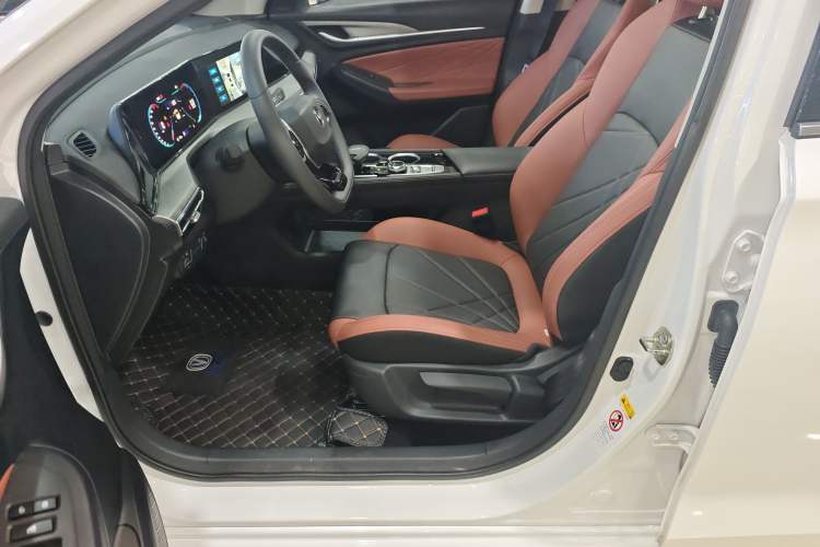 Used CHANGAN Eado 2023 Changan Edition PLUS Blue Whale NE 1.4T GDI DCT Prestige Version Left Front Seat