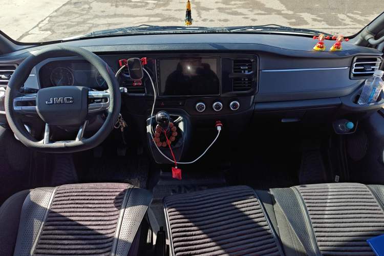 Used JMC Fushun 2023 2.0T Manual Short-Wheelbase Mid-Height Commercial Multi-Purpose 5-Seater Passenger Vehicle