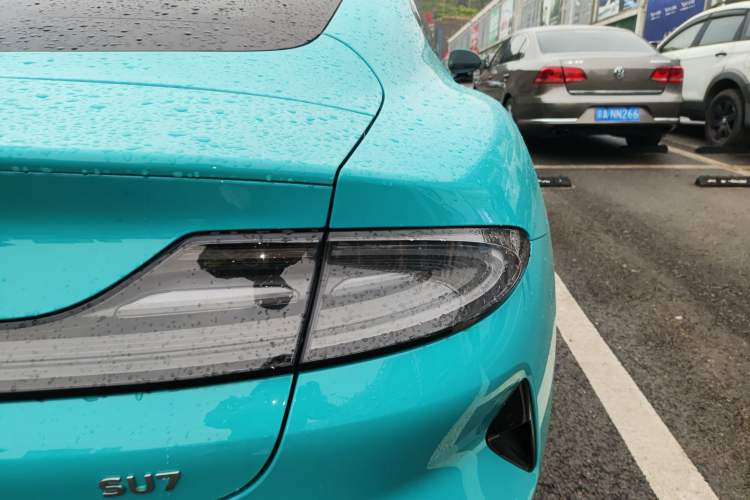 Used Xiaomi Auto SU7 2024 Rear-Drive Ultra-Long Range Advanced Pro-Level Intelligent Driving Version Right Rear Taillight