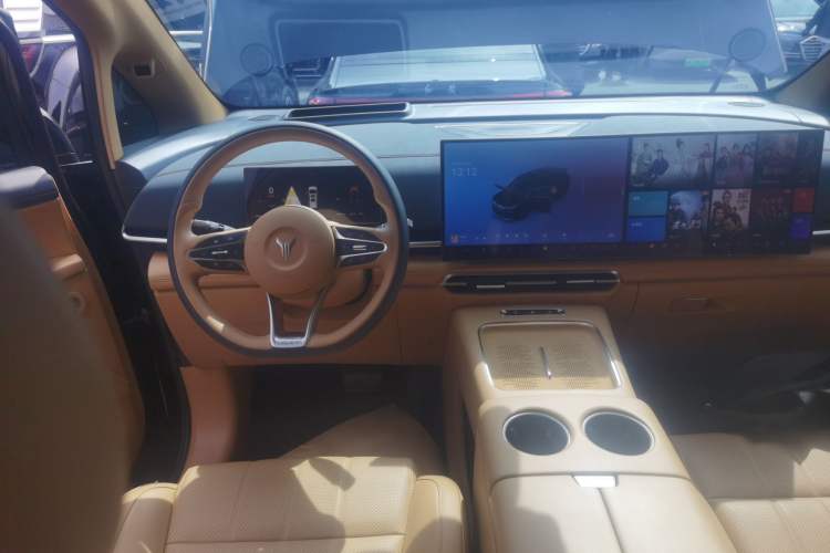 Used VOYAH Dream 2025 EV Four-Wheel Drive Prestige Kunpeng Edition Steering Wheel