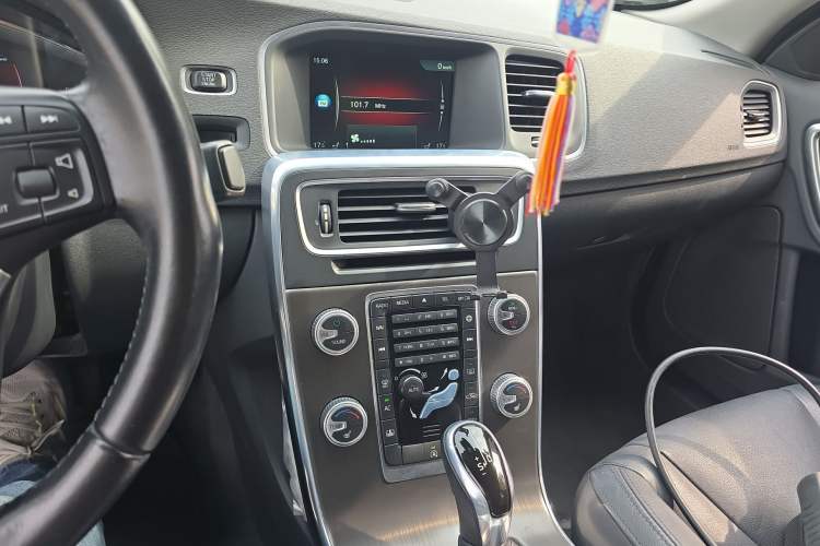 Used Volvo S60 2016 S60L T5 Intelligent Drive Edition Audio And AC Panel