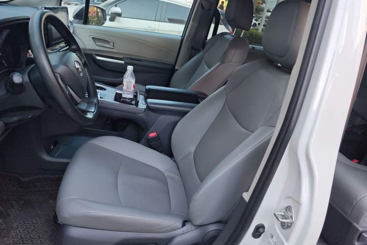 Used Toyota Granvia 2023 2.5L Hybrid Comfort Edition Left Front Seat