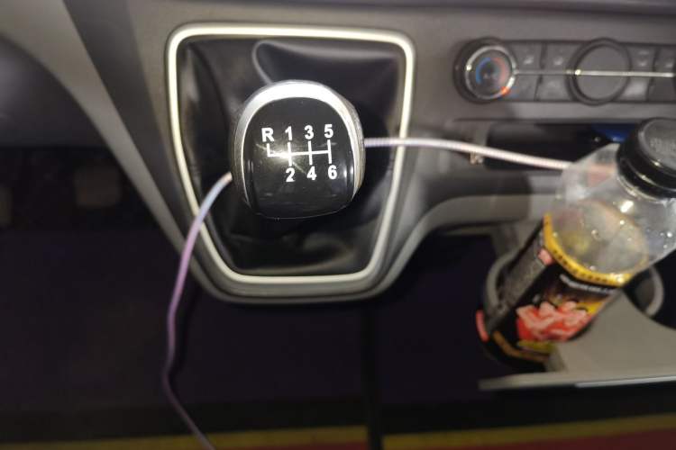 Used SAIC MAXUS Xintu V80 2021 2.0T PLUS Manual City Edition Short Wheelbase Ultra-Low Roof—7/8/9-Seater Gear Lever