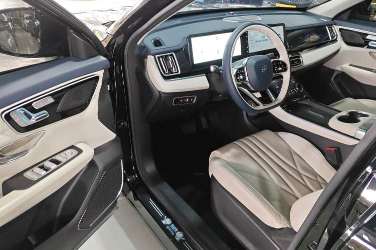 Used JETOUR Shanhai L7 2024 1.5T 120km MAX 5-Seater Driver Seat