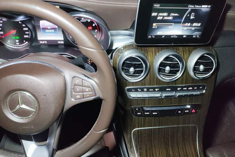 Used Mercedes-Benz GLC 2017 GLC 260 4MATIC Dynamic Edition Audio And AC Panel