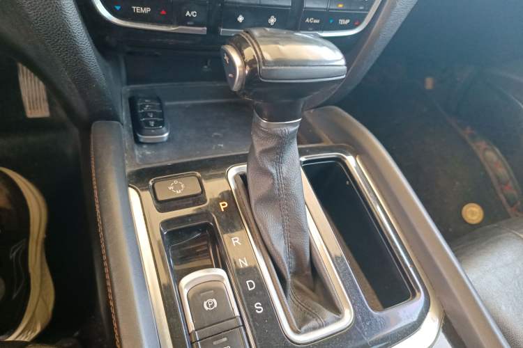 Used GAC Trumpchi GS7 2017 280T Two-Wheel Drive Luxury Model Gear Lever