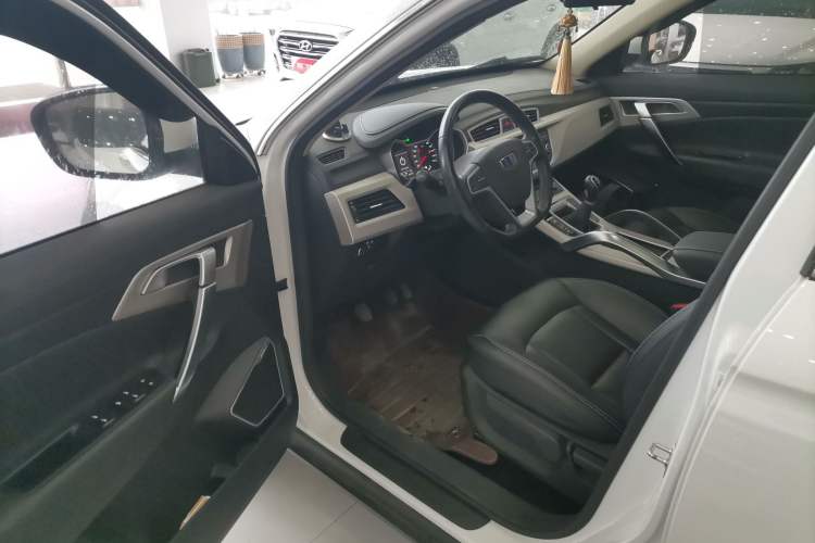 Used Geely Auto Emgrand X7 Sport 2018 2.0L Manual Two-Wheel Drive Zhiya Version
