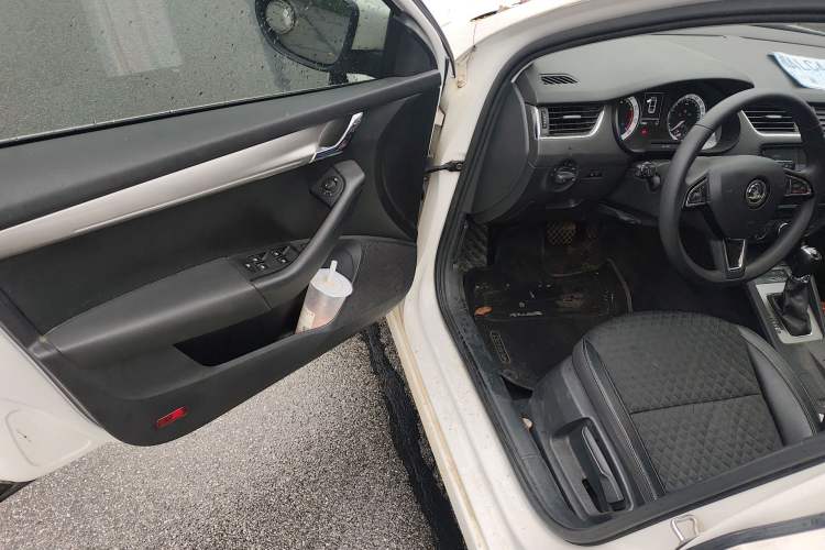 Used Skoda Octavia 2019 1.5L Automatic Smart Drive Luxury Edition China VI Standard Driver Seat