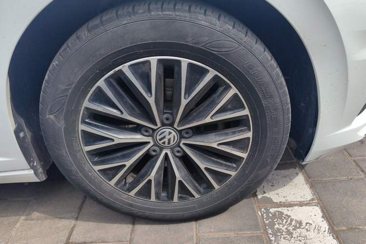 Used Volkswagen Sagitar 2020 200TSI DSG Comfort Version China VI Standard Right Front Wheel Hub