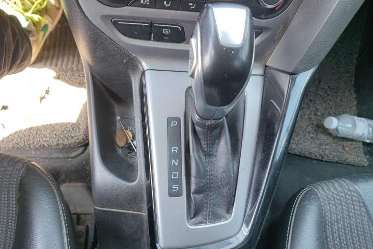 Used Ford Focus 2012 Hatchback 1.6L Automatic Fashion Edition Gear Lever