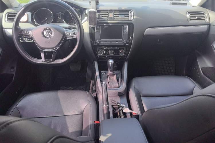 Used Volkswagen Sagitar 2018 280TSI DSG Ignite Edition Center Console