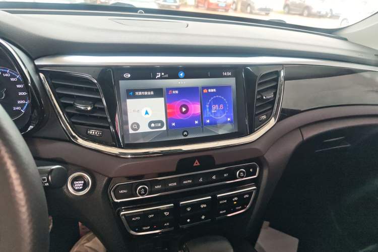 Used GAC Trumpchi GS8 2017 320T Four-Wheel Drive Luxury Smart Connectivity Version (7 Seats) Audio And AC Panel