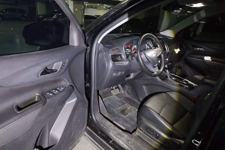 Used Chevrolet Equinox 2018 RS 550T Automatic All-Wheel-Drive Boundary Edition Driver Seat