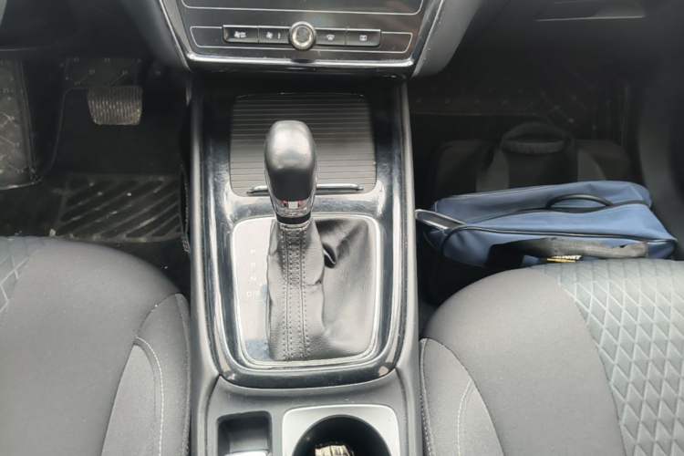 Used Roewe i5 2019 1.5L Automatic 4G Connected Linghao Edition Gear Lever
