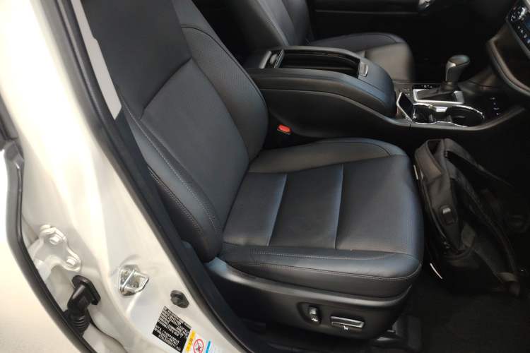 Used Toyota Highlander 2018 2.0T Four-Wheel Drive Luxury Version 7 Seats China VI Standard