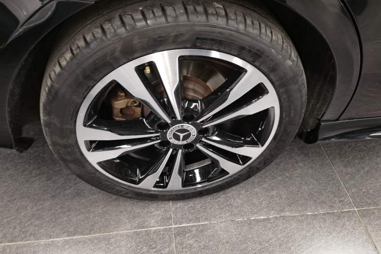 Used Mercedes-Benz E-Class 2015 Restyled E 260 L Sport Edition Right Rear Wheel Hub