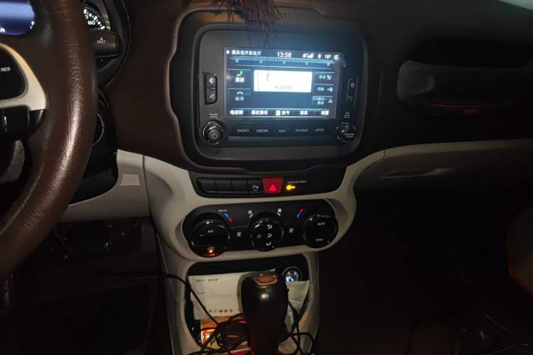 Used Jeep Renegade 2017 180T Automatic Smart Version
