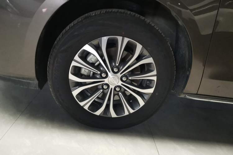 Used Buick GL8 2023 Land Executive Class Comfort Model Exterior 4