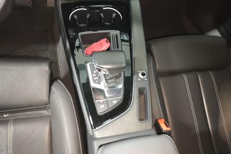 Used Audi A4L 2023 40 TFSI Luxury Dynamic Model
