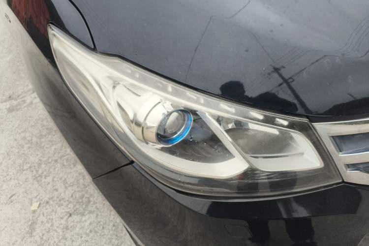 Used SAIC MAXUS G10 2016 2.0T Automatic Luxury Executive Edition Right Front Headlight