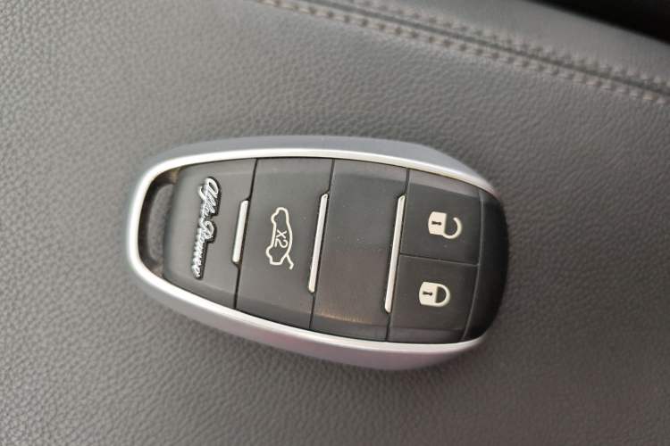 Used Alfa Romeo Giulia 2017 2.0T 280HP Luxury Edition
